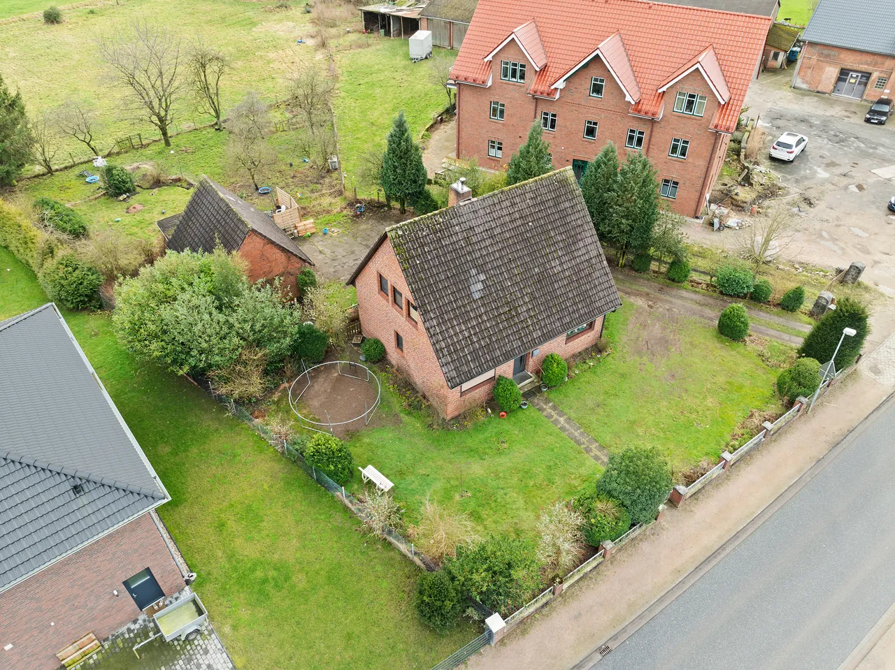 Drohnenfotografie Hamburg: Einfamilienhaus mit Garten aus der Luft